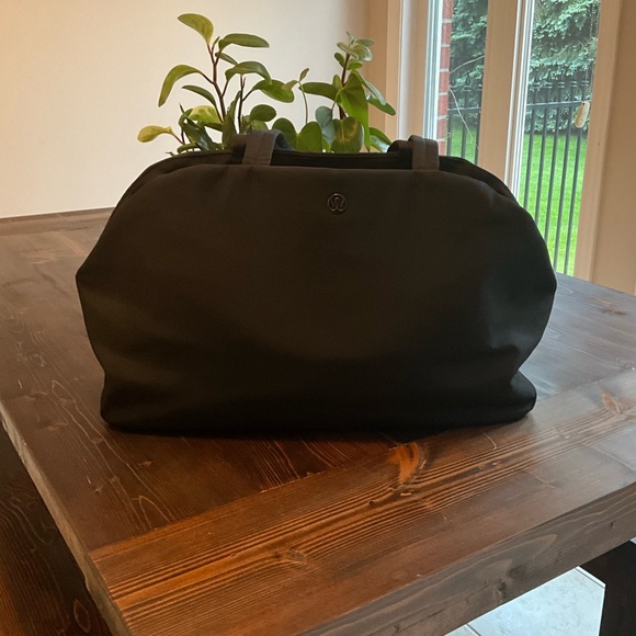 Lululemon Go Getter 2.0 25L Duffle Bag! - Picture 6 of 9